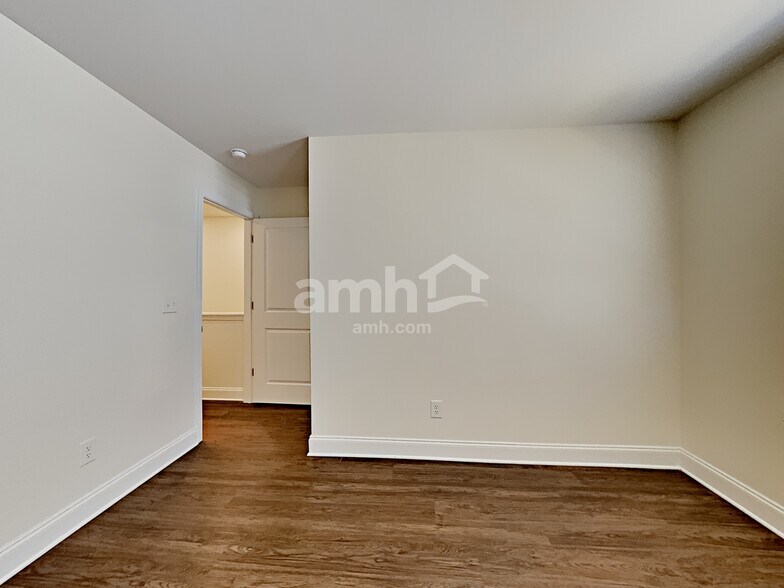 Building Photo - 144 Lindridge Dr