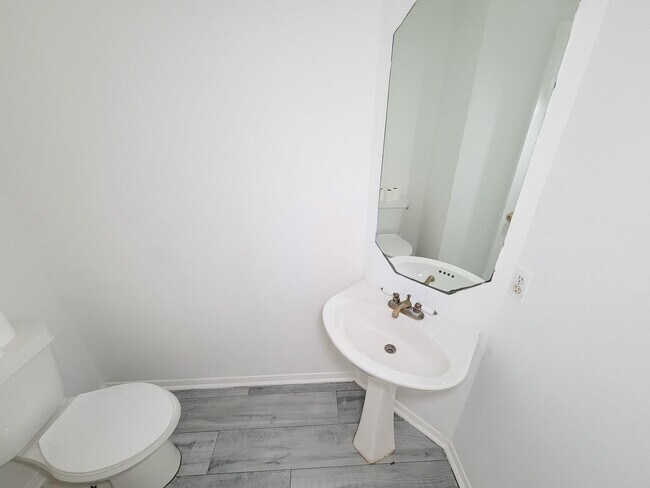 Building Photo - 17614 Glenmark Dr