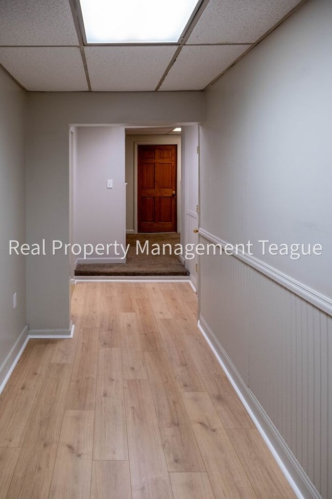 Building Photo - 1 S Main St