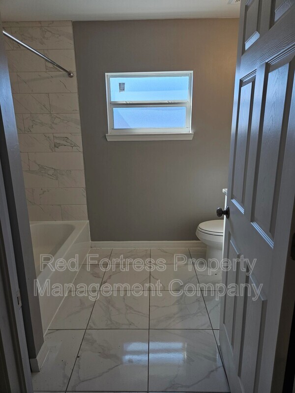 Building Photo - 310 Gordon Ave S