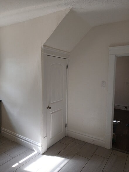 Building Photo - 106 Charles St