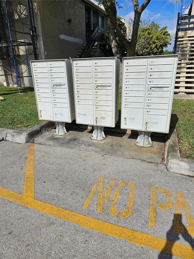 Building Photo - 5320 NE 6th Ave