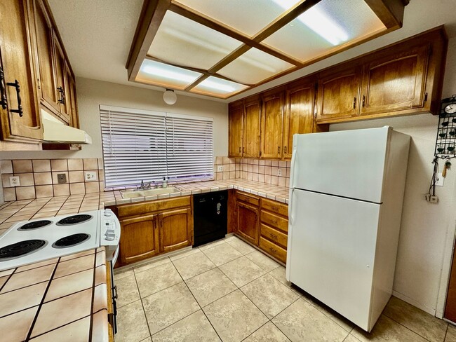 Building Photo - REDUCED!!!  Charming 3 Bedroom 2 Bath Home for Rent in the Ranchwood Estates