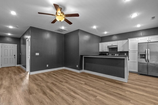 Building Photo - 4718 Metro Park Ln