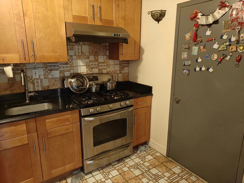 Building Photo - 8510 Elmhurst Ave