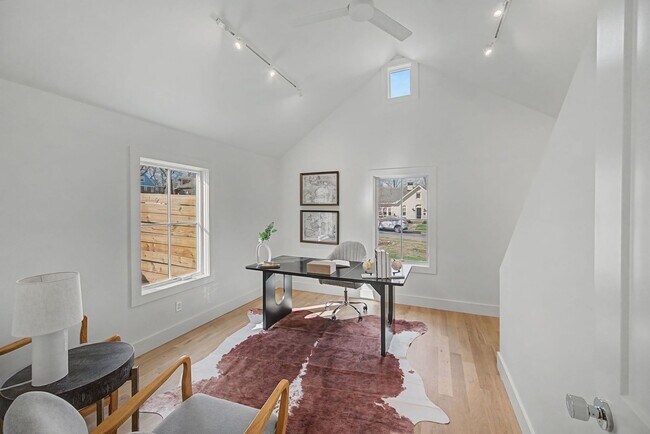 Building Photo - Stunning 5BR/3.5BA historic home located near Hillsboro Village!