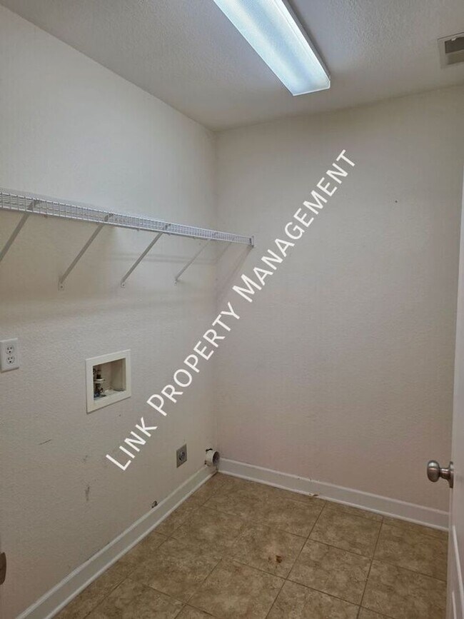 Building Photo - Beautiful 2 bedroom 2 full bath Condo near Missionary Ridge with garage, washer and dryer and gas...