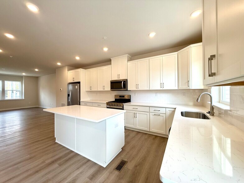 Building Photo - 1289 Fillmore St