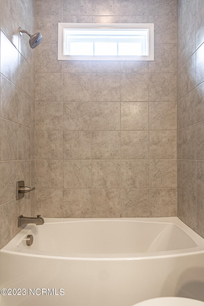 Building Photo - 153 Keowee Cir