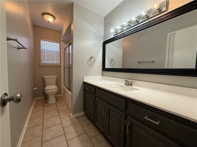 Building Photo - 350 E Margaret Pl