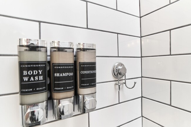 Building Photo - Fully Furnished 2BD Duplex in the Heart of downtown Indy!