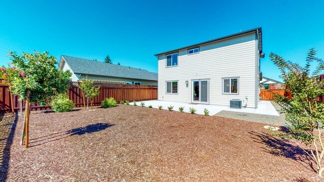 Building Photo - Bright and beautiful Home in Coffey Park! ...