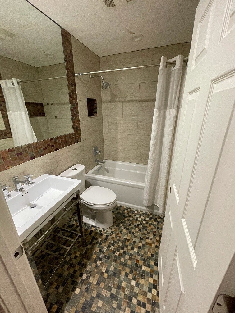 Building Photo - 8302 Travis Ln