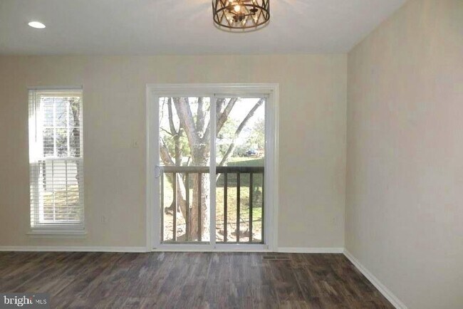 Building Photo - 17325 Sandy Knoll Dr