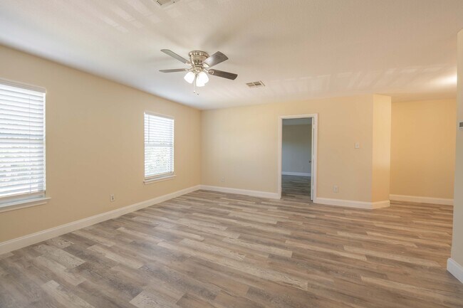 Building Photo - 529 W Metcalfe St