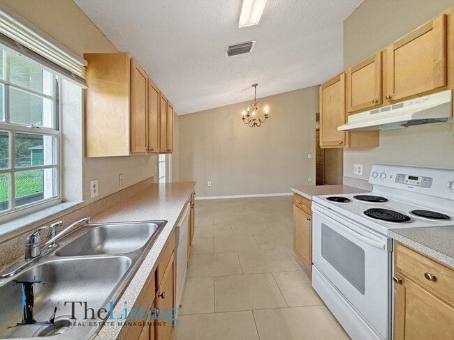 Building Photo - 5637 Viburnum Ct