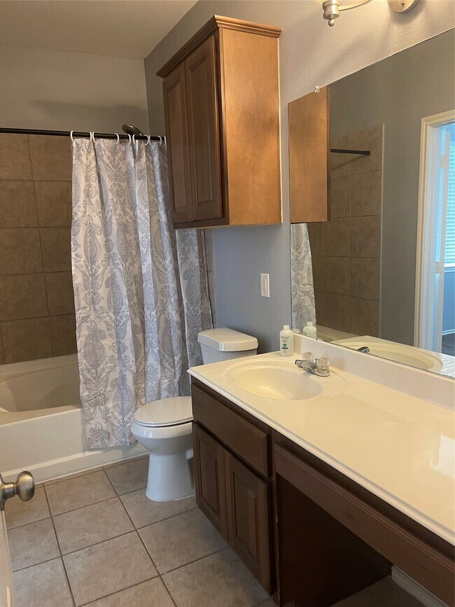Building Photo - 2117 Kemah Village Dr