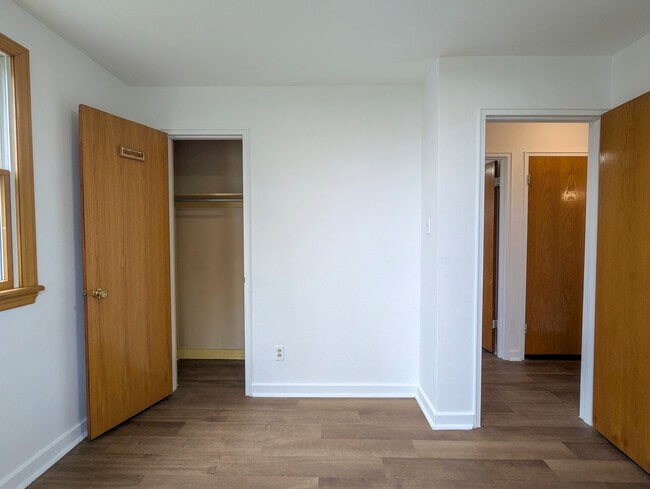 Building Photo - 713 Overhill Dr
