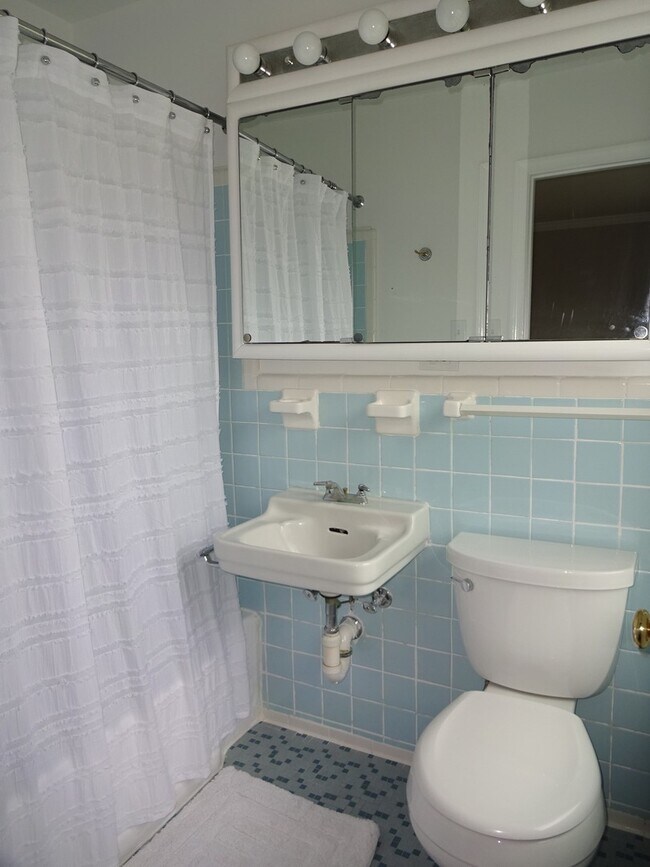 Building Photo - Wonderful Home in Prime Location!