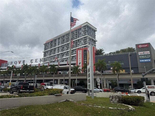 Building Photo - 2740 SW 28th Terrace