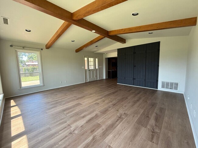 Building Photo - Spacious 4BR House in Tulsa