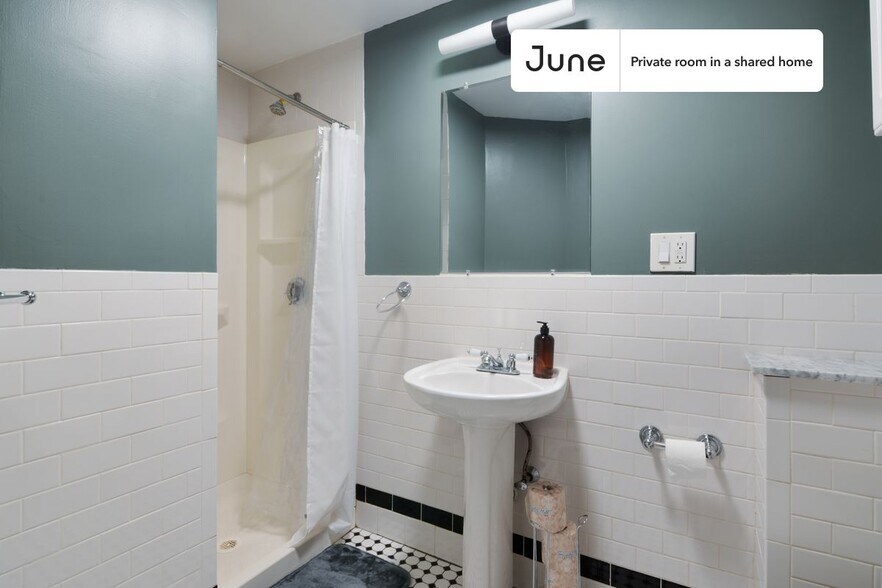 Building Photo - Room in Shared 4 bed/1 bath home in Allston