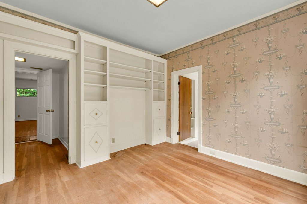Building Photo - 905 8th Ave N