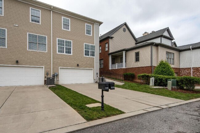 Building Photo - 3-bedroom, 2.5-bath home with a 2-car garage in the sought-after Gateway Village community of Fra...