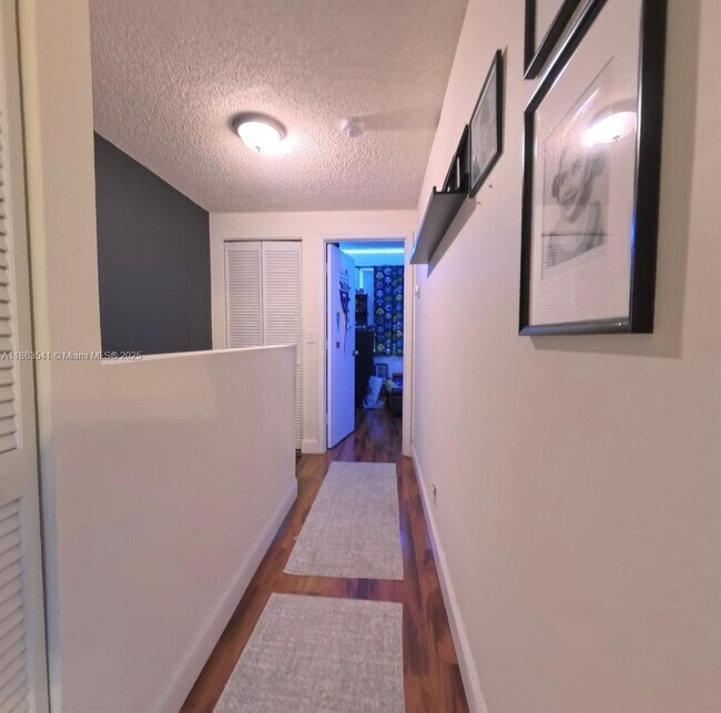 Building Photo - 16652 Hemingway Dr