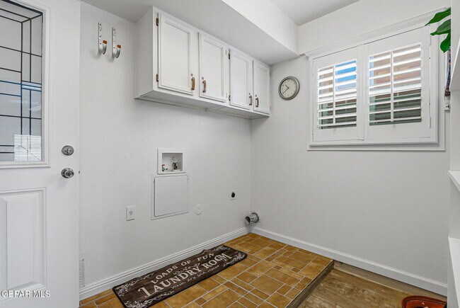 Building Photo - 12119 Tower Hill Dr