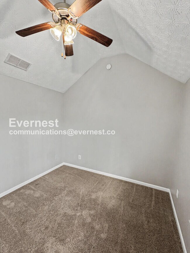 Building Photo - Limited Time Special Offer / 5 Bed, 4 Bath Home with Garage / Pet-Friendly / Vouchers Accepted / ...