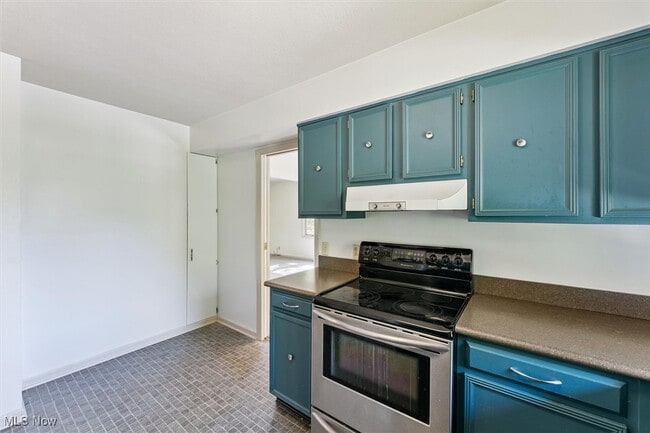 Building Photo - 41 S Cedar St