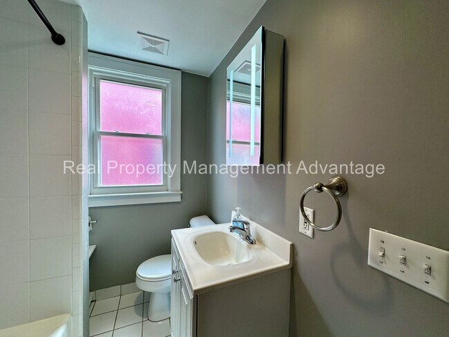 Building Photo - 851 Gardendale.