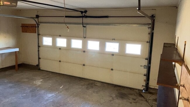 Building Photo - 970 W Alkaline Springs Rd