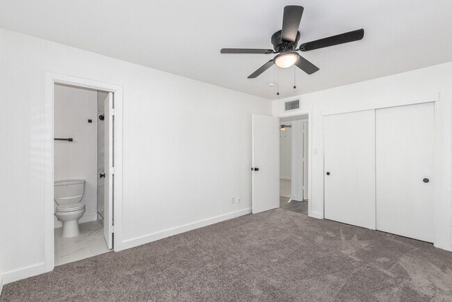 Building Photo - Amazing 3 bed 2 bath home with large backyard