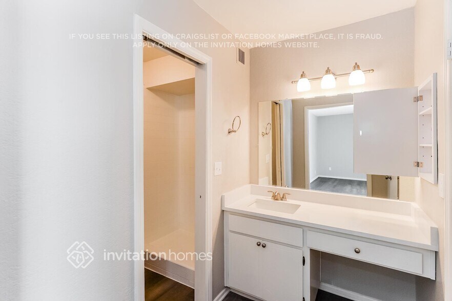 Building Photo - 1721 E 8th St