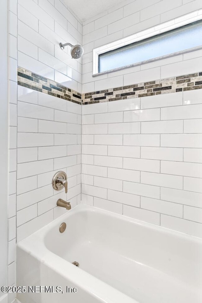 Building Photo - 2887 Lantana Lakes Dr