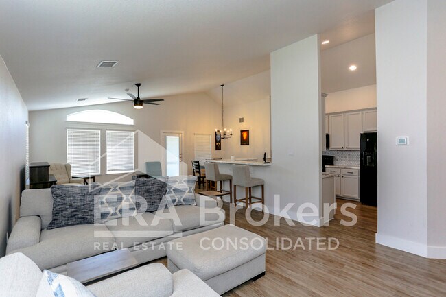 Building Photo - 6110 Melanie Dr