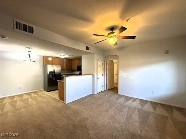 Building Photo - 7701 W Robindale Rd