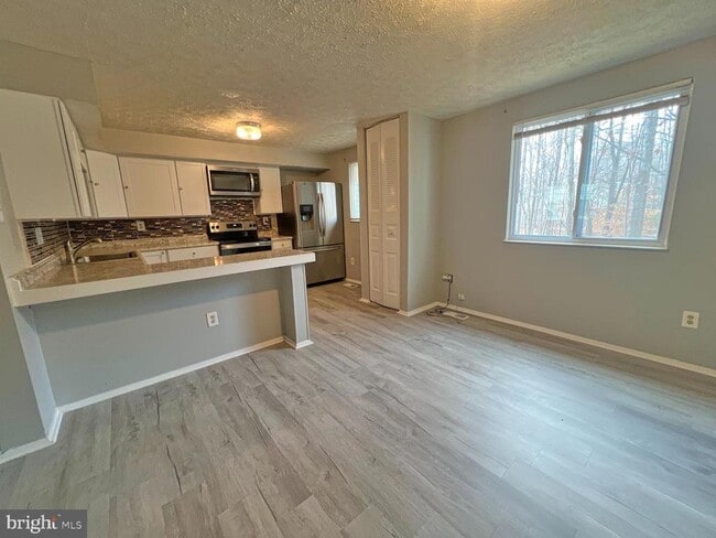 Building Photo - 8104 Willowdale Ct