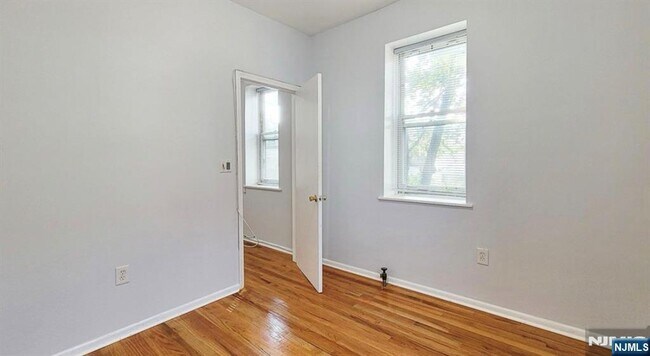 Building Photo - 127 Jewell St