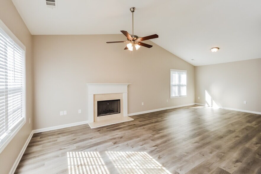 Building Photo - 100 Riverhill Ct