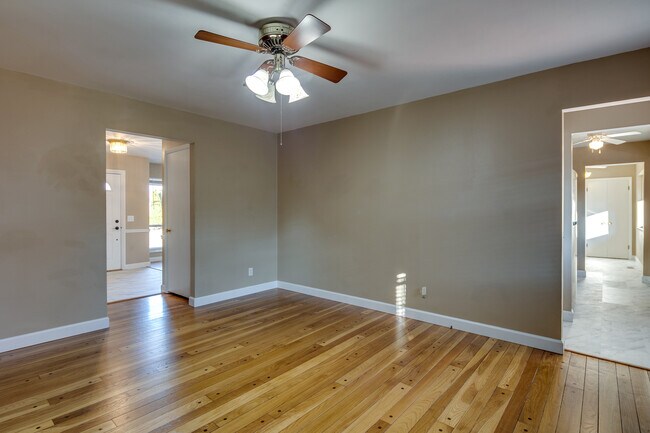 Building Photo - 2830 Flintwood Dr