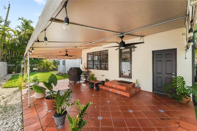 Building Photo - 6331 SW 18th St