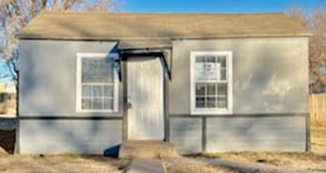 Building Photo - Handyman Special $0 First Month's Rent / $0 Deposit at move-in “You fix, you SAVE BIG!!” Contact ...