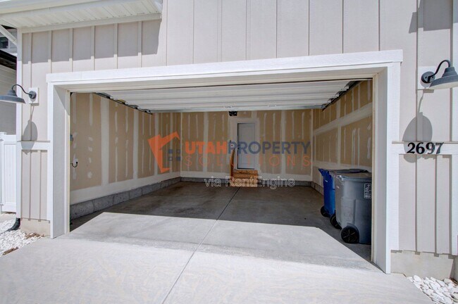 Building Photo - 2697 N Snowberry Dr