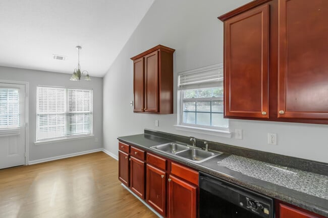 Building Photo - 129 Meadow Ct