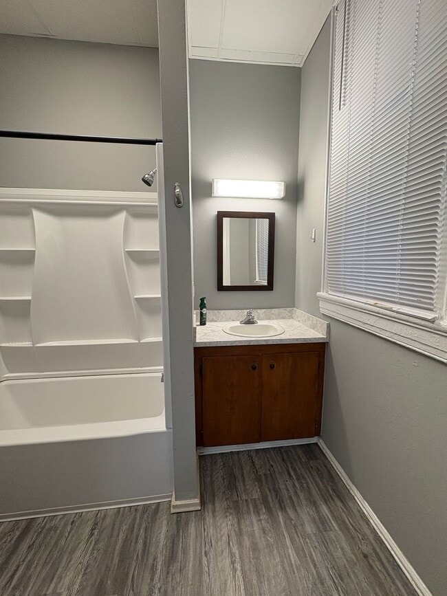 Building Photo - Spacious main level apartment in gorgeous hisotrical house!