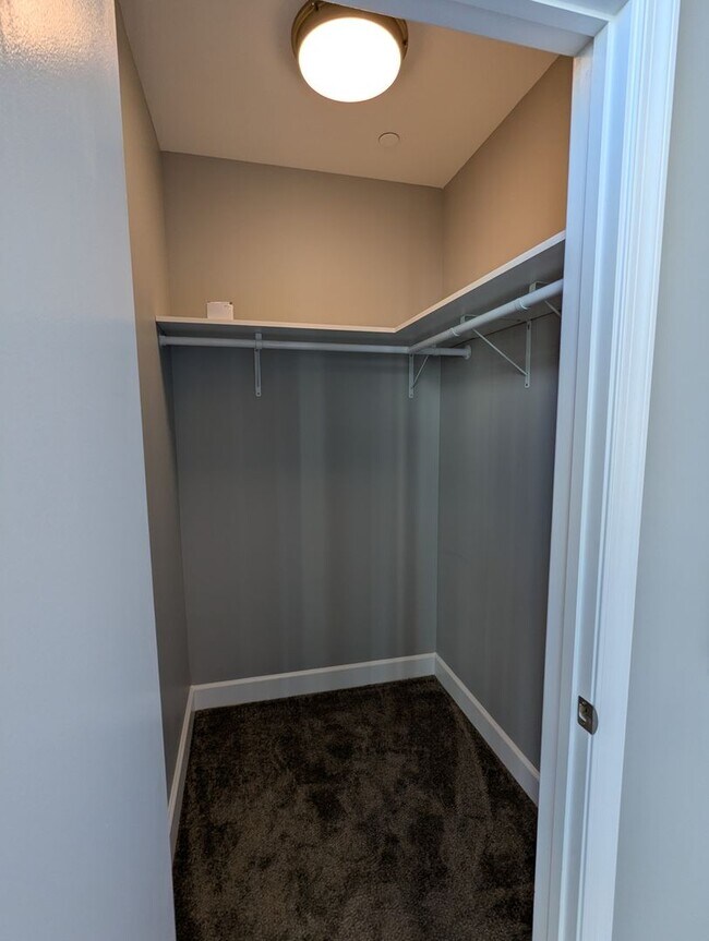 Building Photo - Gorgeous 2 Bedroom 2 Bathroom Downtown Condo with Epic Views and Free Parking