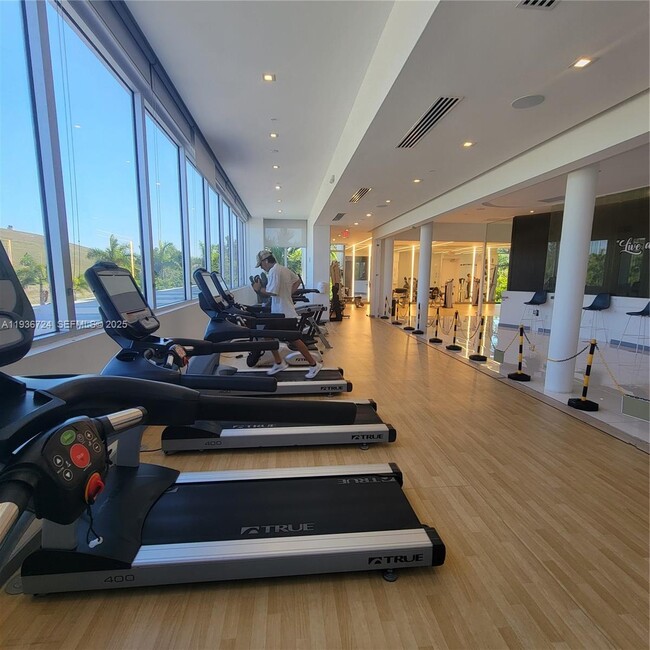 Building Photo - 6412 NW 105th Pl